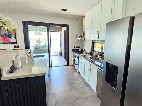 Casa 7 ambientes con 6 baños