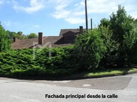 Casa 15 ambientes con 8 baños