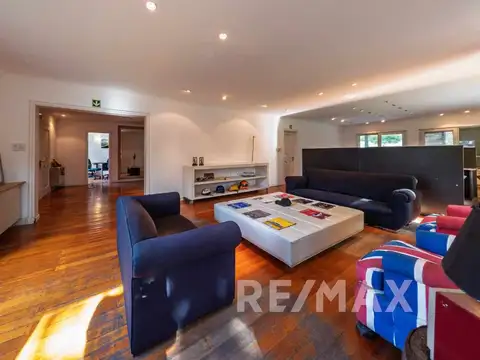 Casa en Venta con 10 cocheras