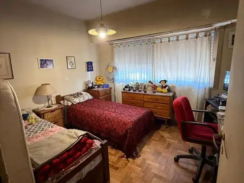 Chalet 3 ambientes con cochera cubierta