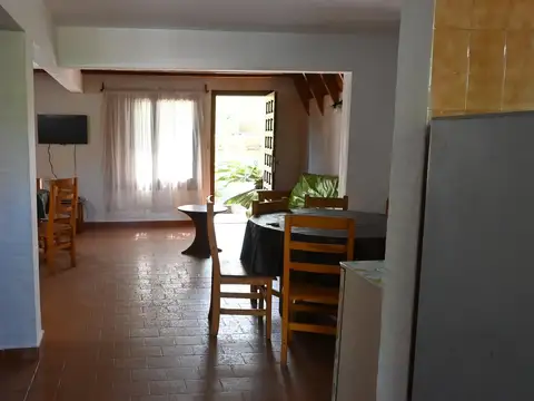 Casa en Alquiler con 2 cocheras
