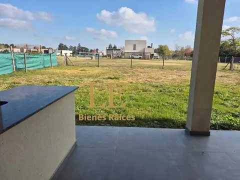 Casa 4 ambientes con 3 baños