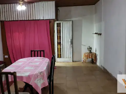 Casa en venta - 2 Dormitorios 1 Baño - Cochera - 214Mts2 - Berisso