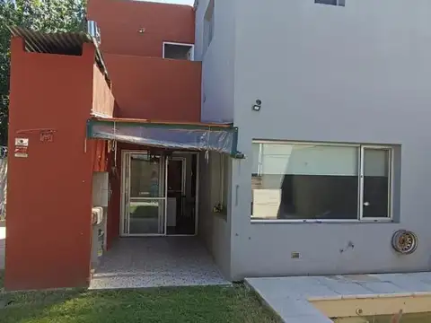 Casa en Alquiler de 3 Dormitorios con pileta