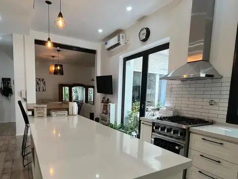 Venta PH 4 Ambientes con  Monoambiente al fondo. Caballito.  Entrada Independiente. Jardin, parrilla