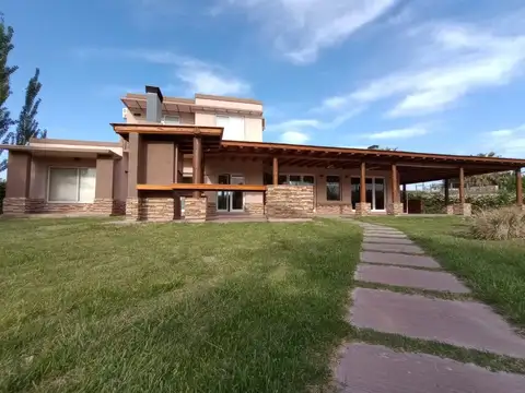 Casa en Venta con 2 cocheras