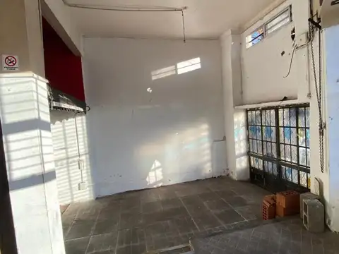 LOCAL EN ALQUILER - SOBRE ESQUINA