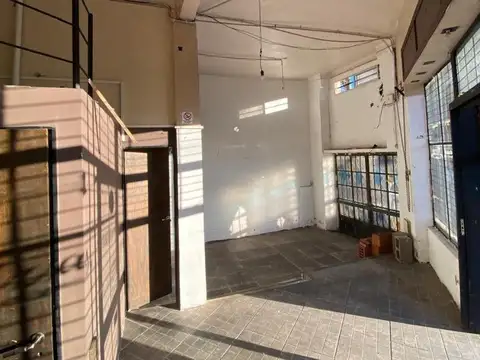 Local en Alquiler en Pompeya, $ 800.000