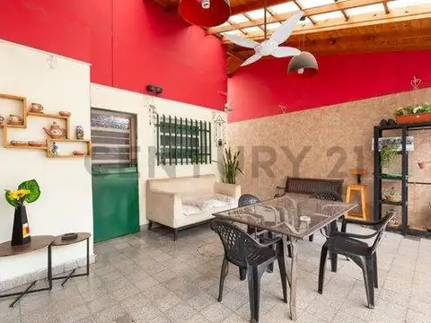 Casa en Venta con 2 cocheras