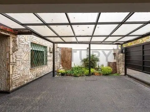 Casa Multifamiliar 3 en 1  cochera patio FINANCIA