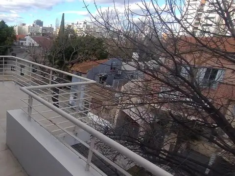 Departamento c/balcón terraza