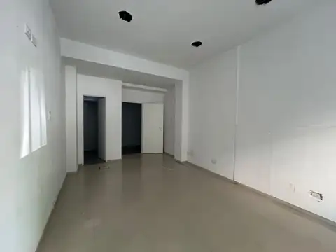 CONSULTORIO /LOCAL 3.7 X 6.5 BAÑO 1.5 X 1.5 CUARTO 2.X 0.70