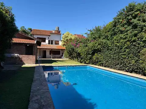 Venta Casa Lomas de San Isidro. Acepta permuta