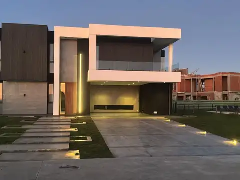 Casa en Venta en Principado Ciudad Náutica - Canning