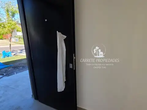 Casa en Venta con 3 cocheras