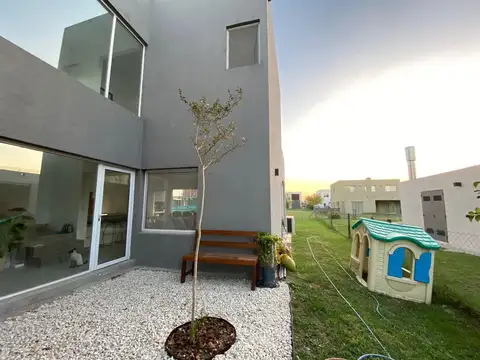 Avenida De Los Lagos  1000