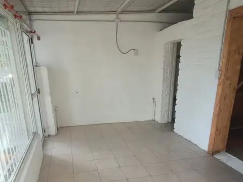 Local en Alquiler en Villa Gobernador Galvez, $ 350.000