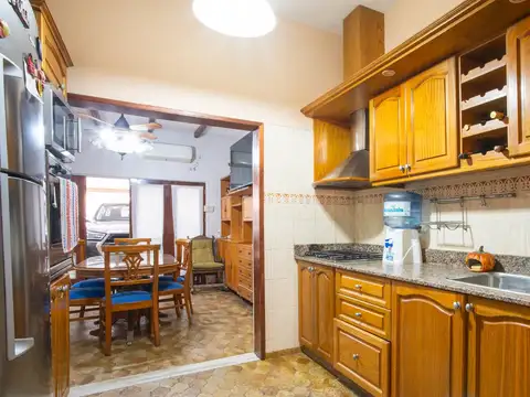 Casa en Venta con 3 cocheras
