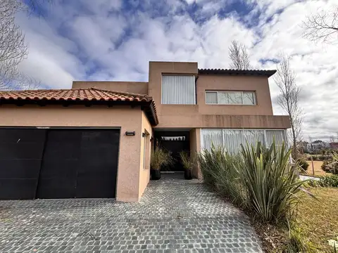 Casa en Venta en Coronel Brandsen, USD 295.000