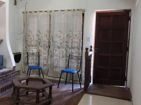 Casa - Alquiler - Argentina, Malvinas Argentinas - Husares 299