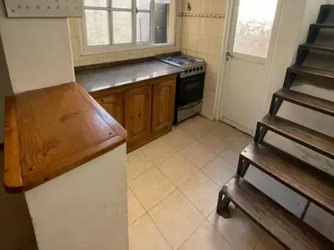 Galpón c/ Entrada de Camiones,Vivienda 3 Amb - Martín Coronado 570, Luis Guillón