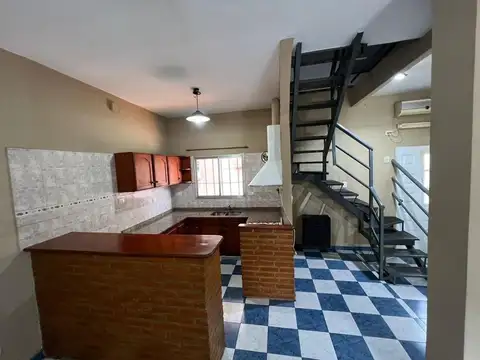 VENTA DE CASA 4 AMB EN CASEROS - PERMUTA