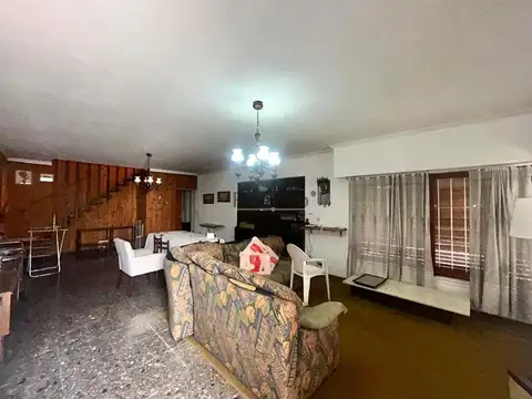 Casa 5 ambientes con 1 baño