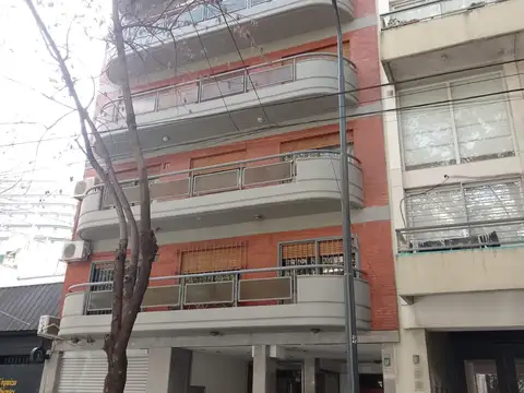 Excelente 3 ambientes super luminoso, con balcon, con cochera fija