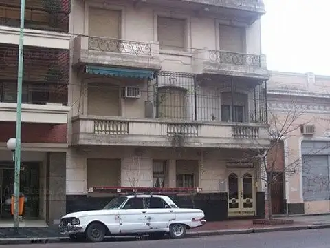 1°P x escal 2 amb  .en edificio  con jdin y tza  de uso comun. Se desocupa el 31/10/2026