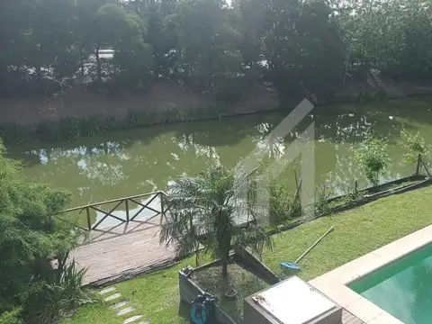 Casa 4 ambientes con 4 baños