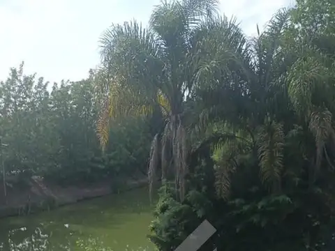 Casa en Alquiler con 2 cocheras