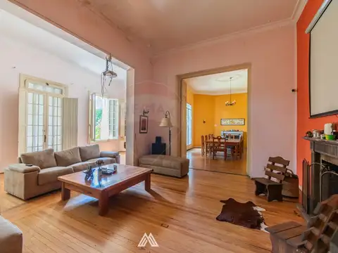 VENTA CASA DE ESTILO, SOBRE AV BUSCHENTAL, PRADO