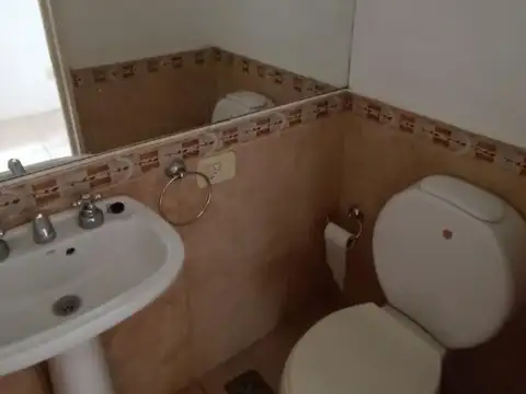 Casa en Alquiler con 1 cochera