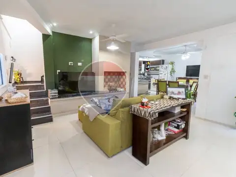 Duplex en venta de 2 dormitorios, patio y cochera