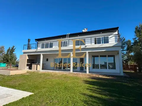 CASA A LA VENTA EN EL NAUDIR AL RIO