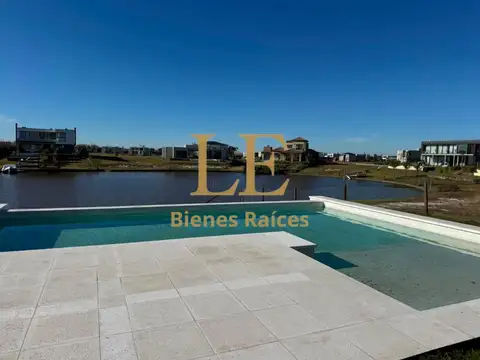 CASA A LA VENTA EN EL NAUDIR AL RIO