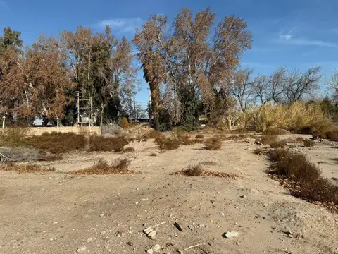Terreno de 1.100 m2, sobre Libertador, Santa Lucia