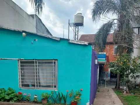 Casa 8 ambientes con 3 baños