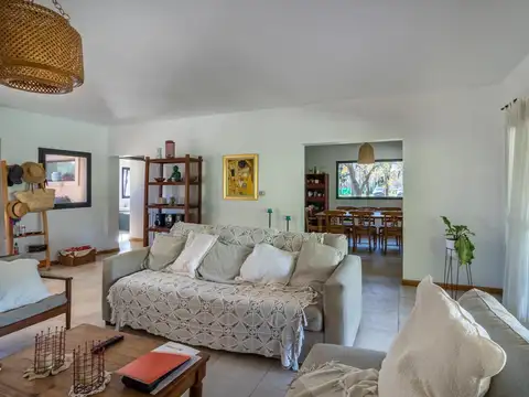 Casa en Venta con 2 cocheras