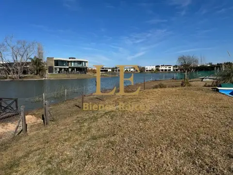 Casa 6 ambientes con 4 baños