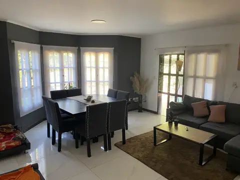 Casa 2 ambientes con 2 baños
