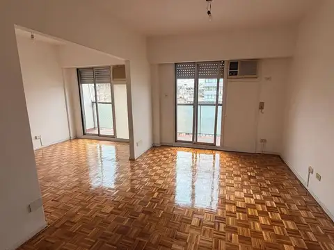 Departamento 4 ambientes súper luminoso con balcones en Tribunales