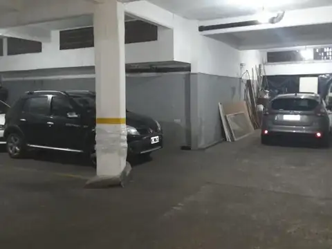 Venta  de  Cochera doble  fija y cubierta. Almagro
