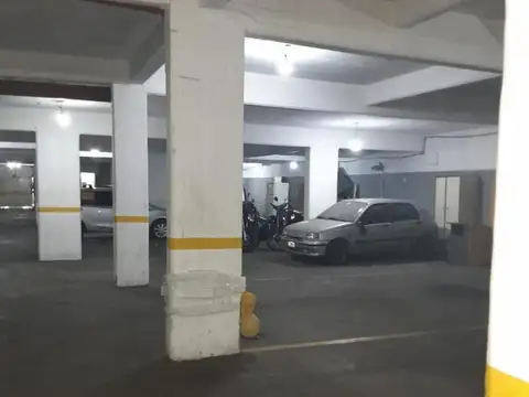 Venta  de  Cochera doble  fija y cubierta. Almagro