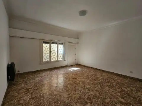 Casa en Alquiler con 1 cochera