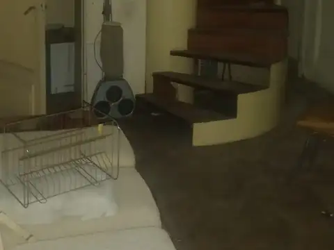 CASA TIPO PH DE 4 AMBIENTES EN DOS PLATAS CON GRAN POTENCIAL – Artigas al 600, Flores