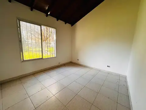 Casa en venta en Carlos Keen. Posib. de financ.