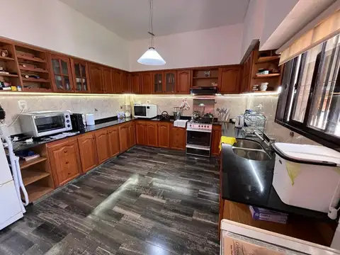 Casa 4 ambientes con 3 baños