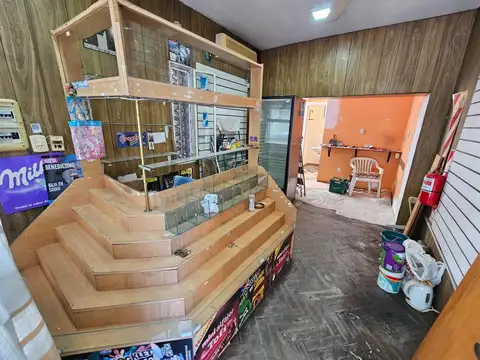 LOCAL EN ALQUILER EN VILLA BALLESTER, CON REJAS Y TOLDO