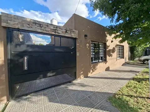 VENTA - CASA AMERICANA 4 AMBIENTES